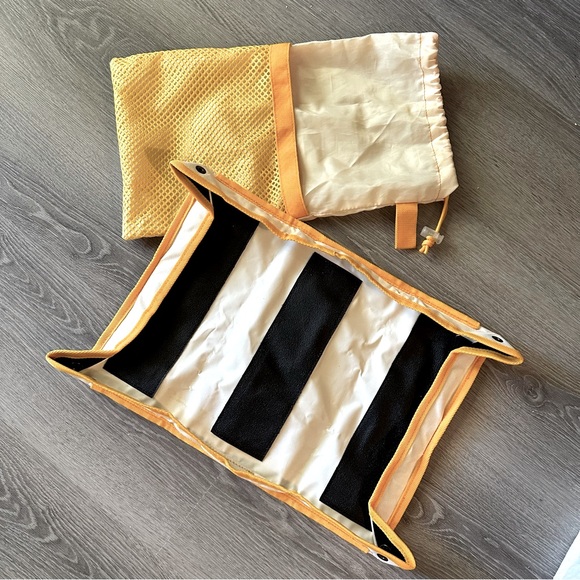 Portable potty pad mat and a bowl - Picture 3 of 6